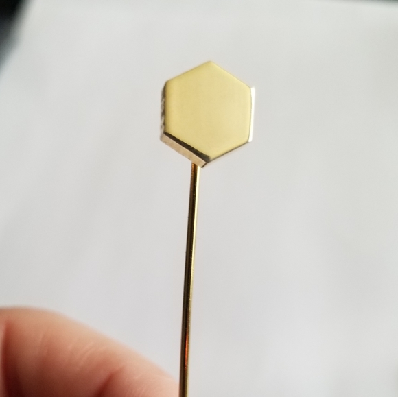 Vintage stickpin hexagon honeycomb shape hexagonal gold tone - Picture 7 of 8
